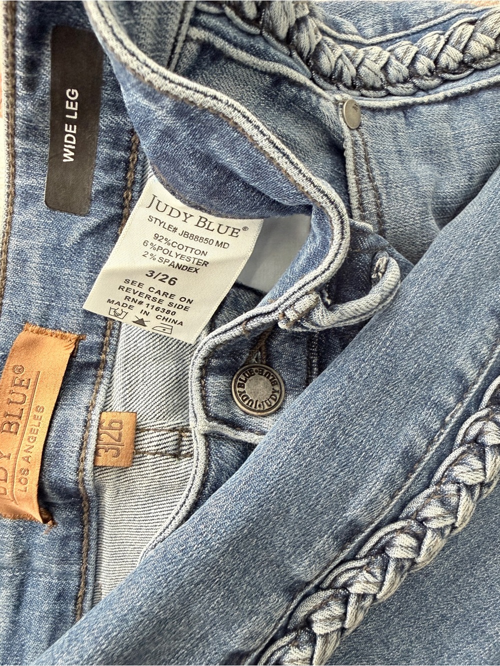 Judy Blue Chloe Braided Accent Wide Leg Crop Jeans Size 3/26 - Picture 3 of 4